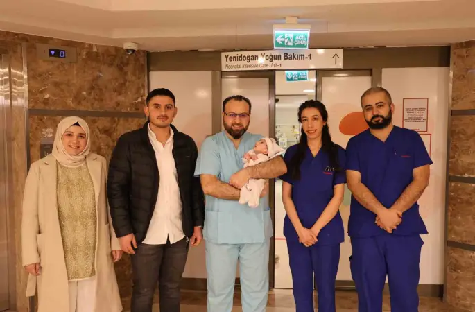 Yeni doğan bebek 79 günde 4 ağır ameliyat geçirerek hayata tutundu
