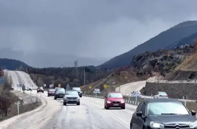 Yeni Konya Antalya kara yolunda bayram dönüşü yoğunluğu
