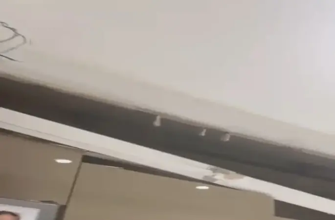 Yeni yapılan binada tavan çöktü: O anlar kamerada
