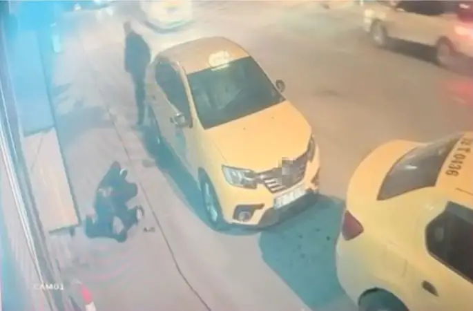 Yerde can çekişirken bakıp geçtiler, hayatını kaybetti
