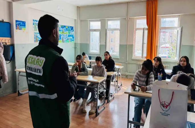 Yeşilay okullarda bağımlılıkla mücadele eğitimlerine devam ediyor
