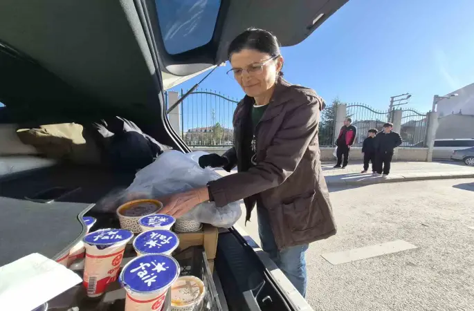 Yıllarca öğrenci yetiştiren öğretmen emekliliğinde de topluma katkı sağlıyor

