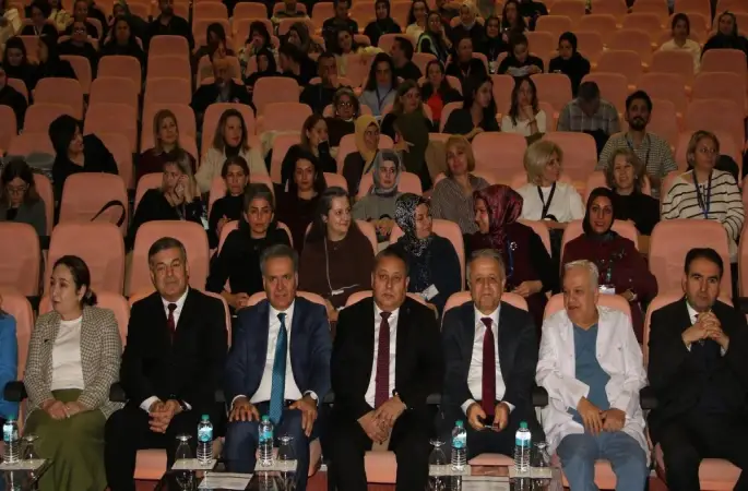 "Yoğun Bakım Hemşireliğinde Güncel Yaklaşımlar" sempozyumu düzenlendi
