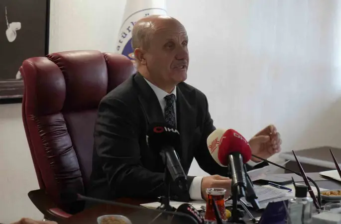 YÖK Başkan Prof. Dr. Erol Özvar, "Lisans eğitiminin üç yıla indirilmesiyle alakalı daha somut adımlar atabileceğimize inanmaktayım"
