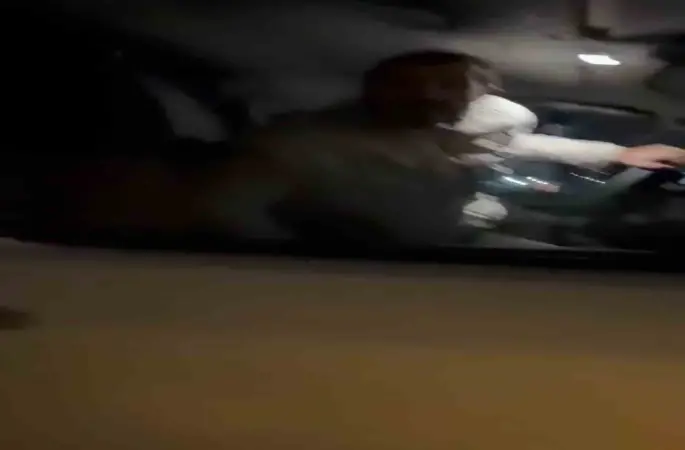 Yol verme tartışmasında 2 kişiyi bıçakla yaralayan şahıs yakalandı
