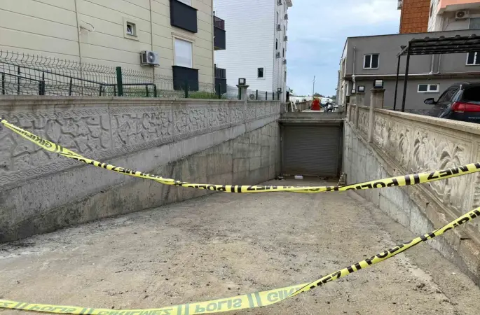 Yolu kısaltmak isterken  apartman boşluğuna düşerek hayatını kaybetti
