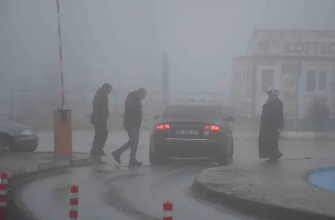 Yozgat sis altında kayboldu, görüş mesafesi 10 metreye kadar düştü
