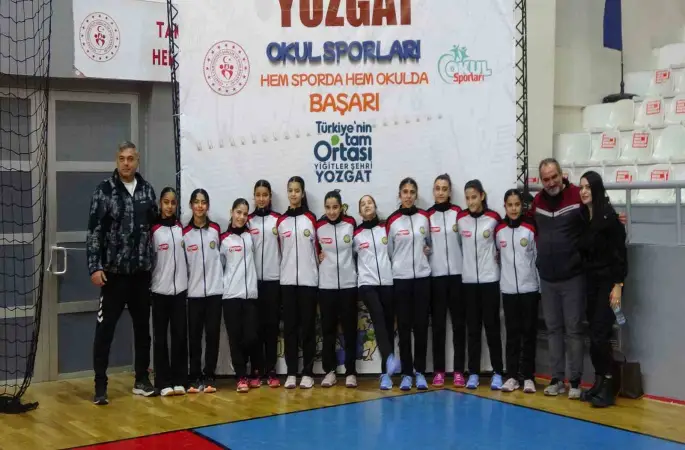 Yozgat’ta 15 ilden 224 sporcunun katılımıyla voleybol müsabakaları başladı
