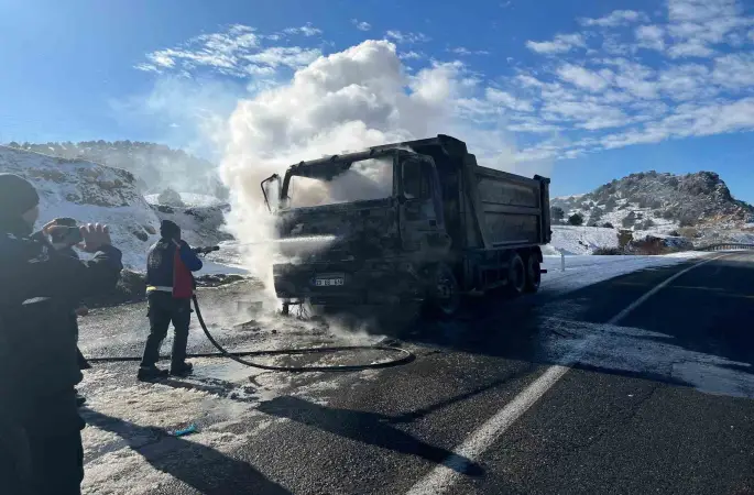 Yozgat’ta kamyon yandı, kullanılamaz hale geldi
