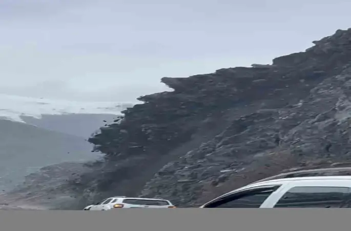 Yüksekova-Van kara yolunda korkutan görüntü
