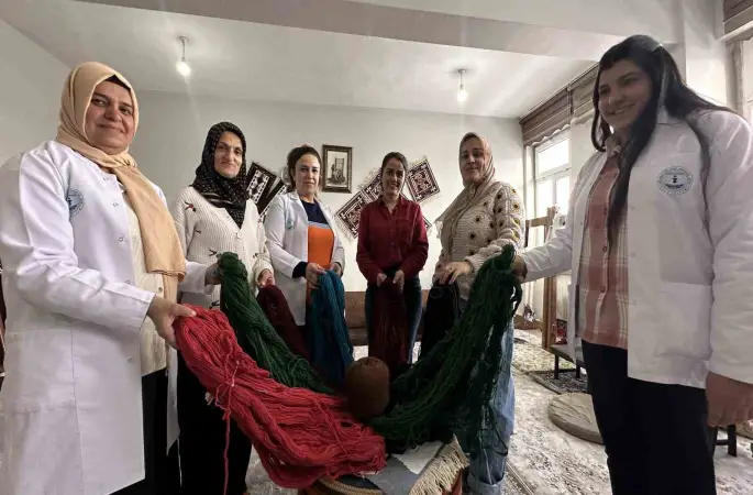 Yüksekova’da kadınların sabrı motiflere dönüşüyor: Yünün kilim yolculuğu
