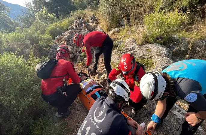 Yürüyüş yaparken, ayağı kırılan şahıs kurtarıldı
