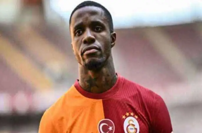 Galatasaray'da Zaha takımla çalıştı