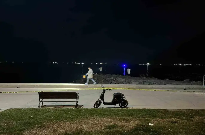 Zeytinburnu sahilinde denizde anne ve kızın cesedi bulundu

