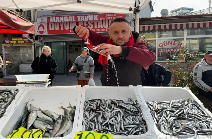 Zonguldak’ta balık tezgahlarında Ramazan mesaisi; hamsi 100 liradan satılıyor

